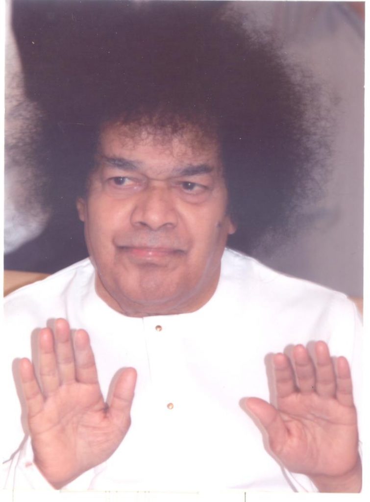 PICTURE: SWAMI IN WHITE ROBE BOTH HANDS RAISED (WALLET Size) | Sathya ...